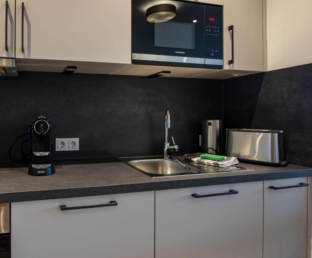 Livin63 Studio Apartments Hösbach Exteriör bild